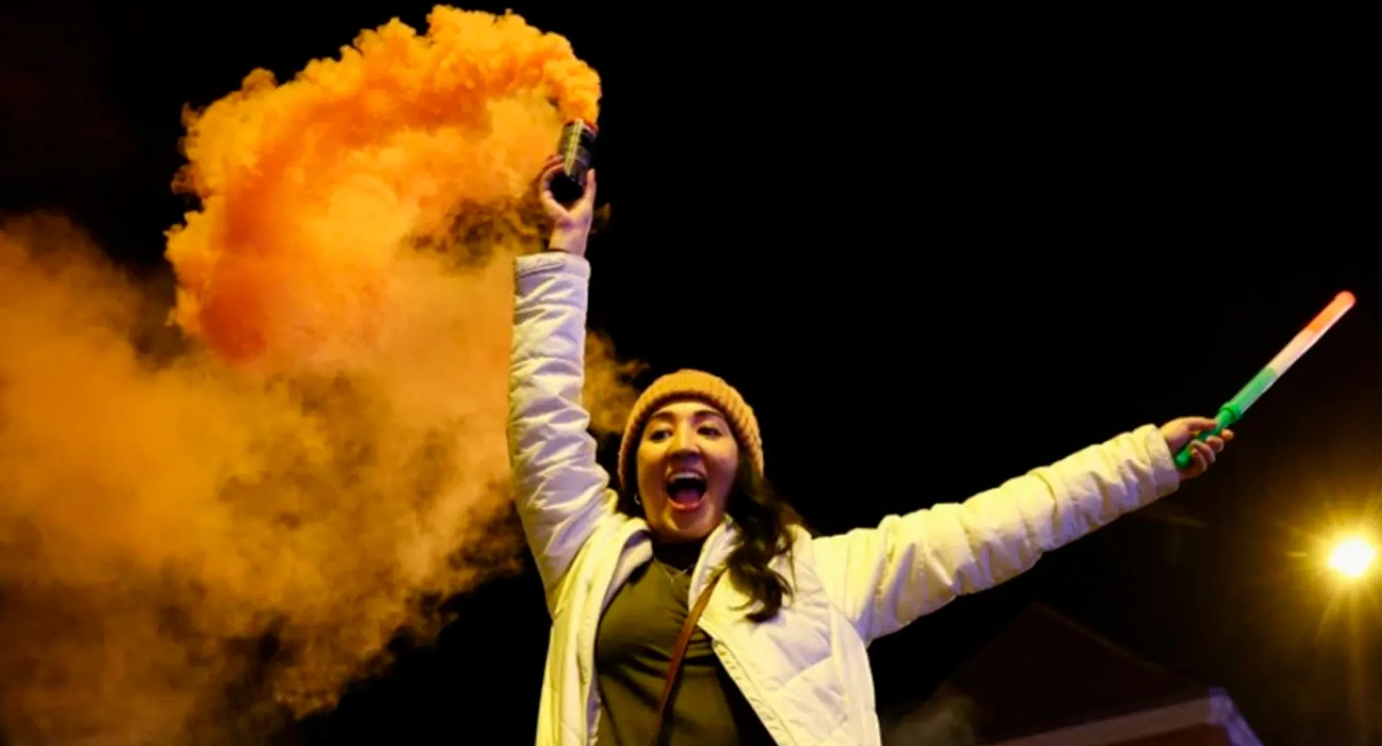 Ponte das Correntes iluminada, celebração pós-eleição, derrota de Viktor Orbán