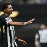 Rony, atacante, em campo, reencontro, Atlético-MG, Santos, futebol, jogador