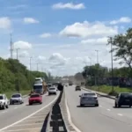 Obras na BR-101 no Norte Fluminense, com foco em recuperação de asfalto, instalação de nova sinalização e manutenção de ponte, impactando positivamente a mobilidade.