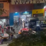 Ônibus batido em ponto de ônibus no Centro de BH