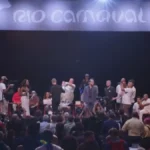 Escola de samba desfilando na Sapucaí no carnaval do Rio de Janeiro 2027