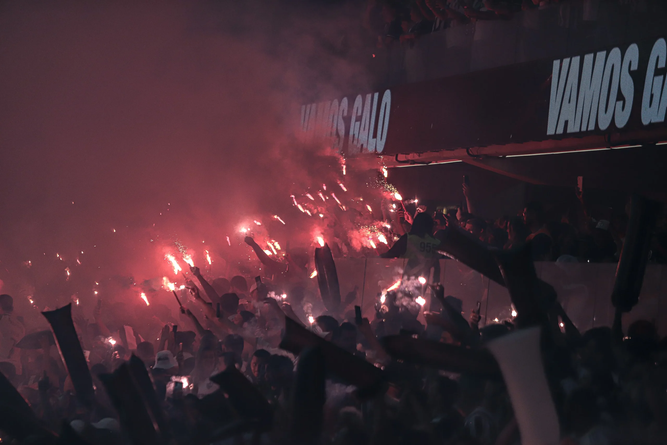Torcida do Atlético-MG na Arena MRV durante jogo da Libertadores