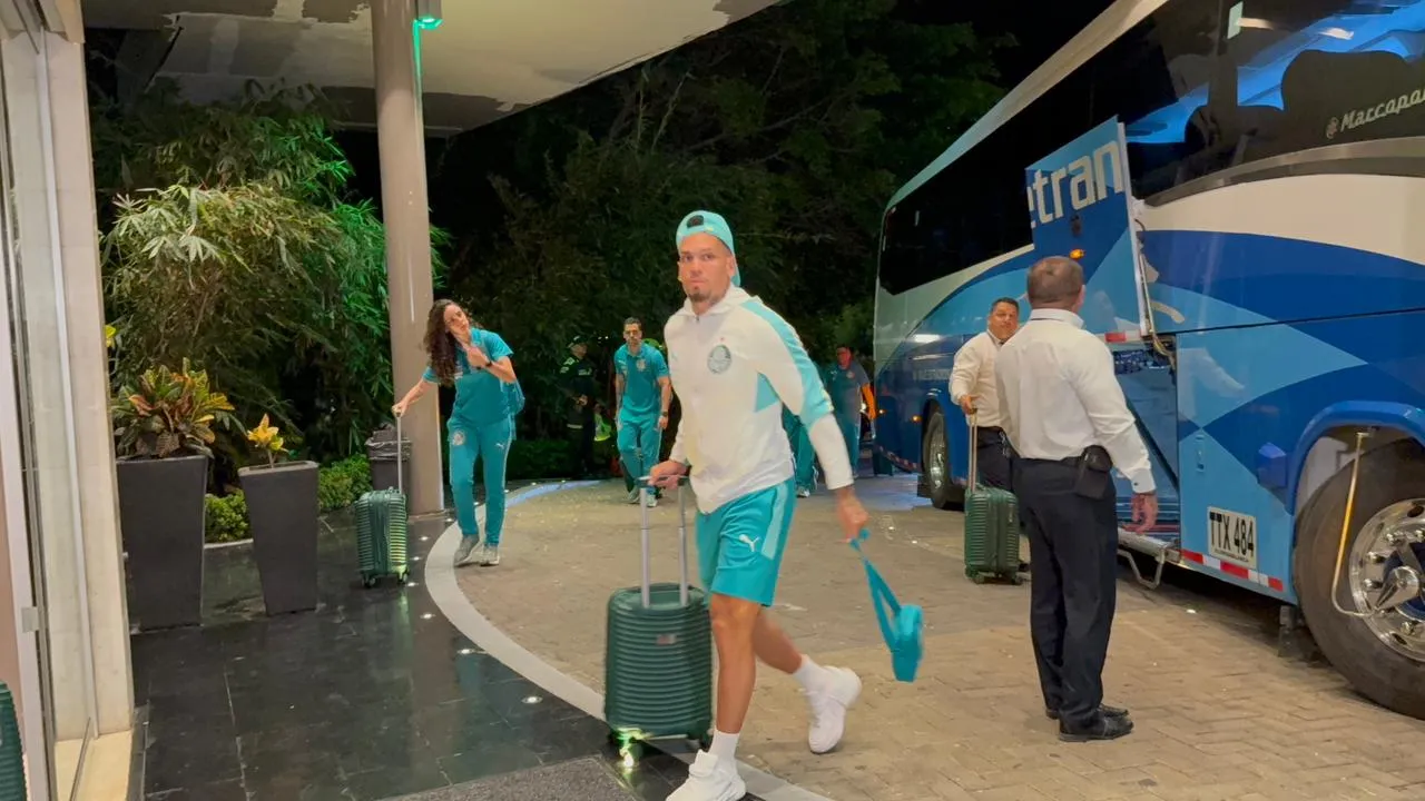 Elenco do Palmeiras chegando em Cartagena para o jogo da Libertadores contra o Junior Barranquilla.