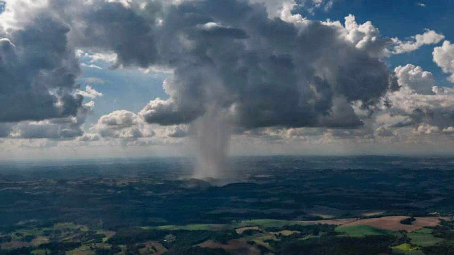 Cidades do Paraná sob alerta de tempestade com chuvas e ventos fortes