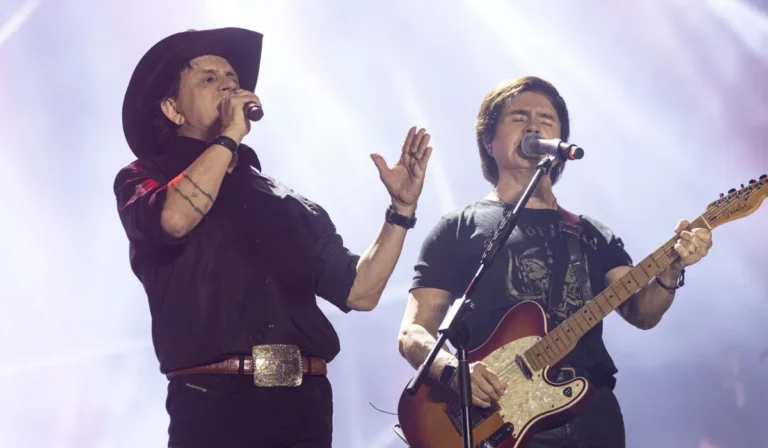 Público vibrante em show na Feira Agropecuária de Paranapanema