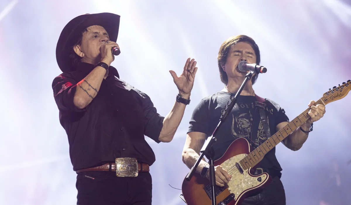 Público vibrante em show na Feira Agropecuária de Paranapanema