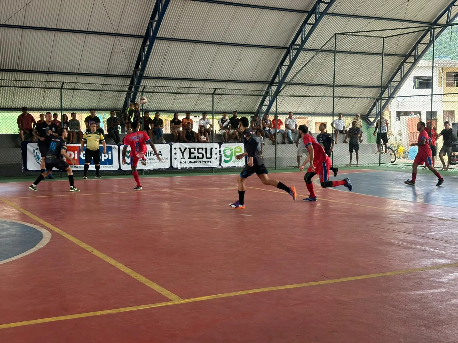 Partida de futsal, Copa Rio Sul, Paraty, jogadores, quadra, esporte, punição, torcida