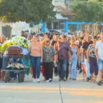 Enterro de empresário Daniel Oliveira, morto por PMs na Pavuna