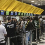 Avião decolando, passagens aéreas mais caras