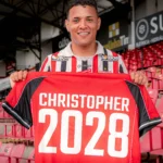 Atacante Christopher feliz após renovar contrato com o Paulista de Jundiaí