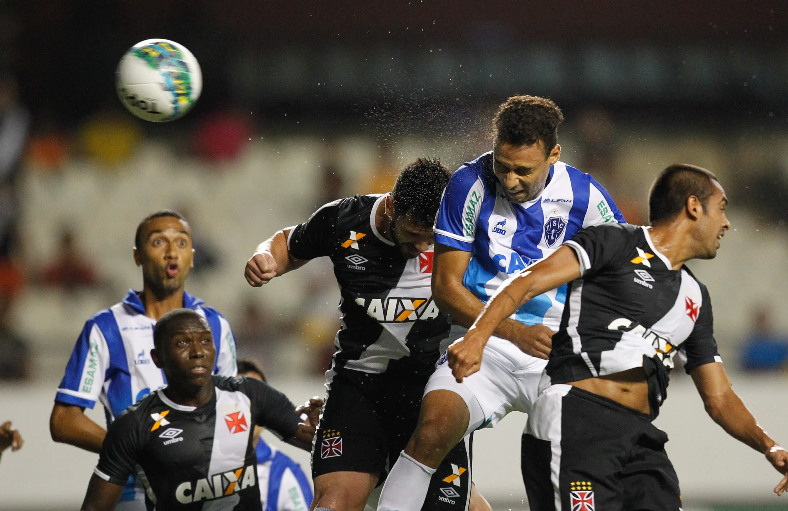 Estádio Mangueirão lotado para o jogo entre Paysandu e Vasco pela Copa do Brasil