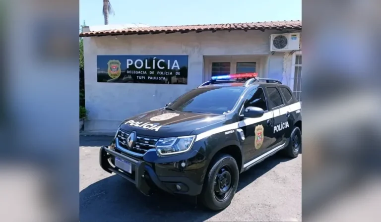 Acidente fatal na Avenida Bandeirantes, Tupi Paulista, com presença policial e perícia.