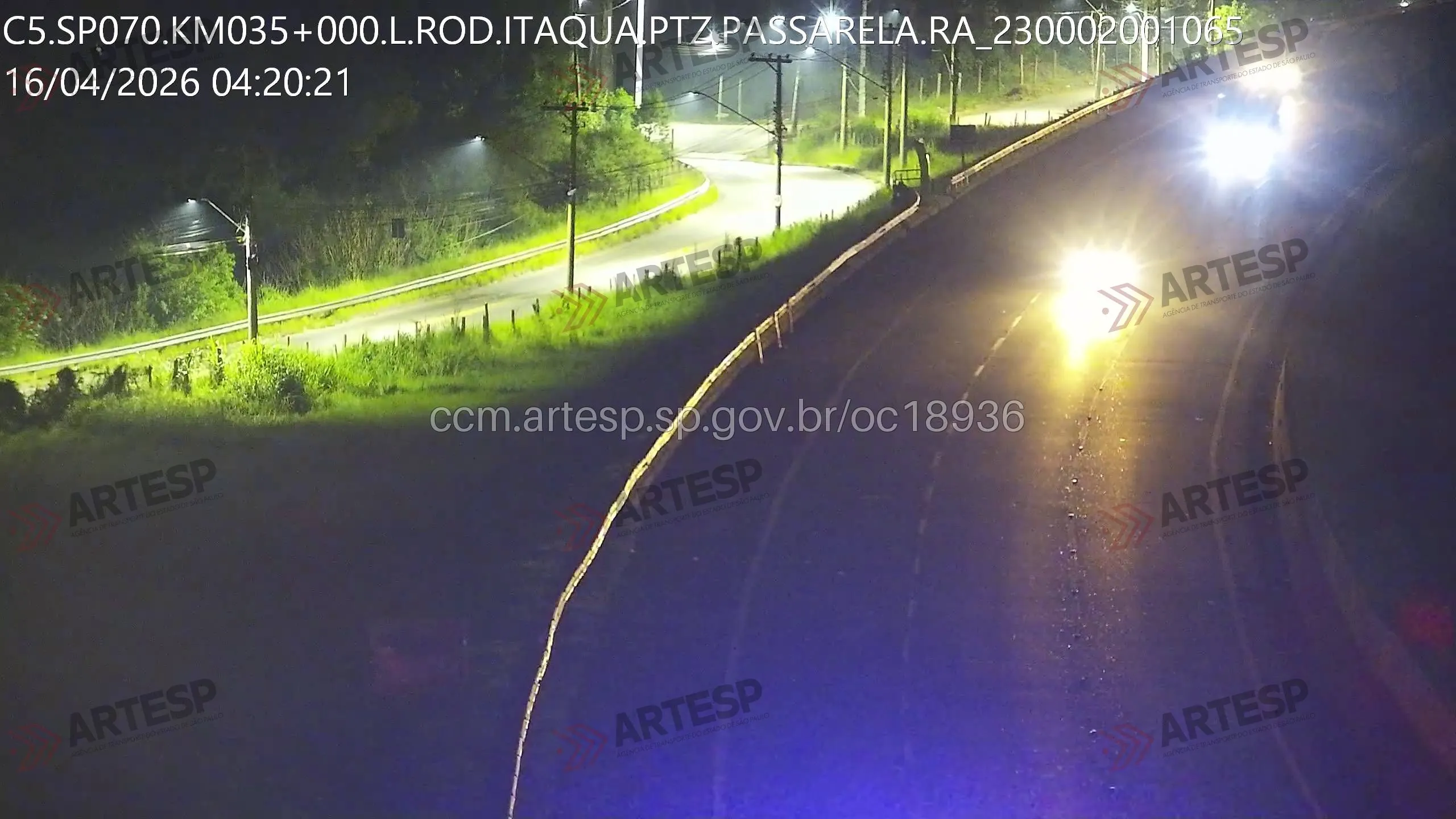 Cena de atropelamento fatal na Rodovia Ayrton Senna com polícia e perícia