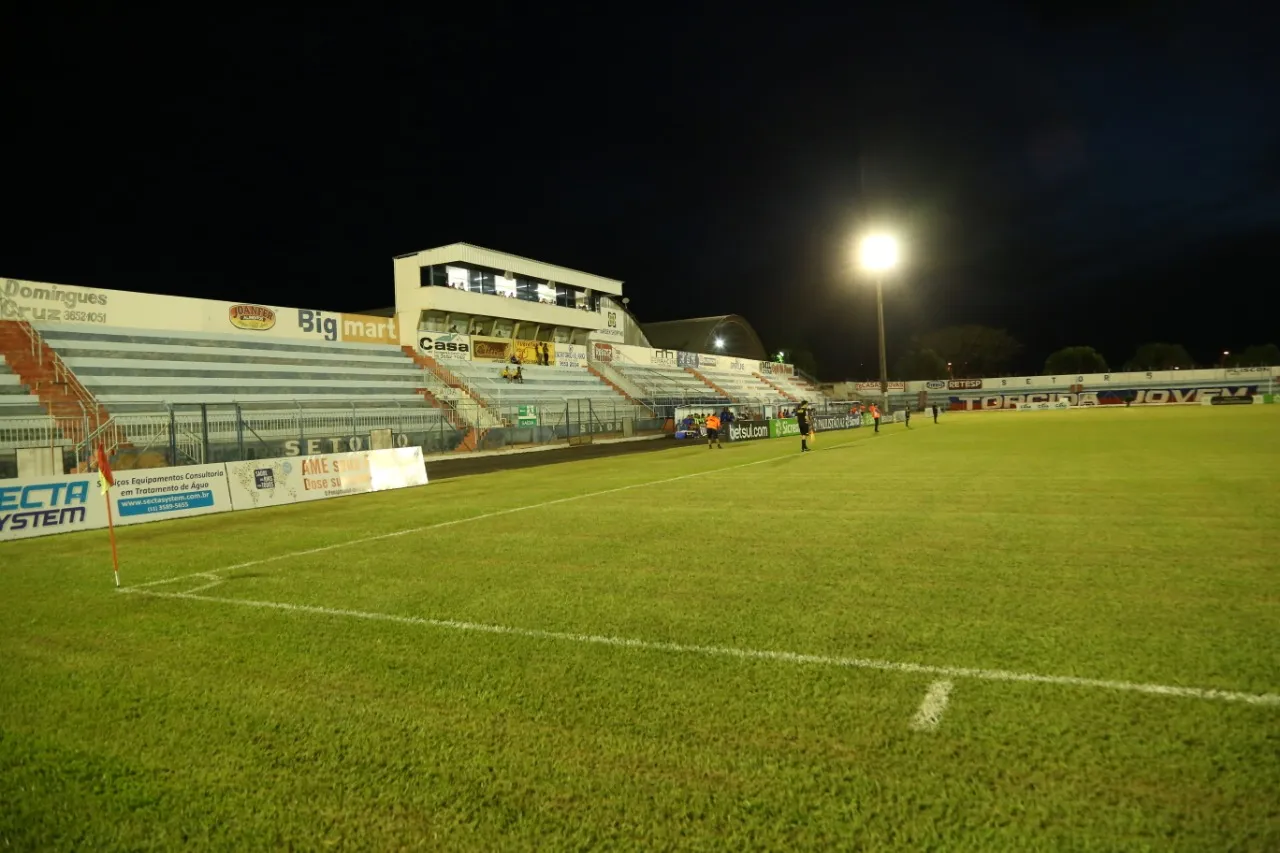 Futebol, Penapolense, São Caetano, Série A4, Semifinal, Estádio Tenente Carriço, Jogadores em Campo