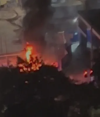 Carro pegando fogo após perseguição policial no Centro de SP