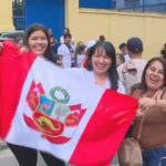 Fila de peruanos votando na Avenida Paulista em São Paulo