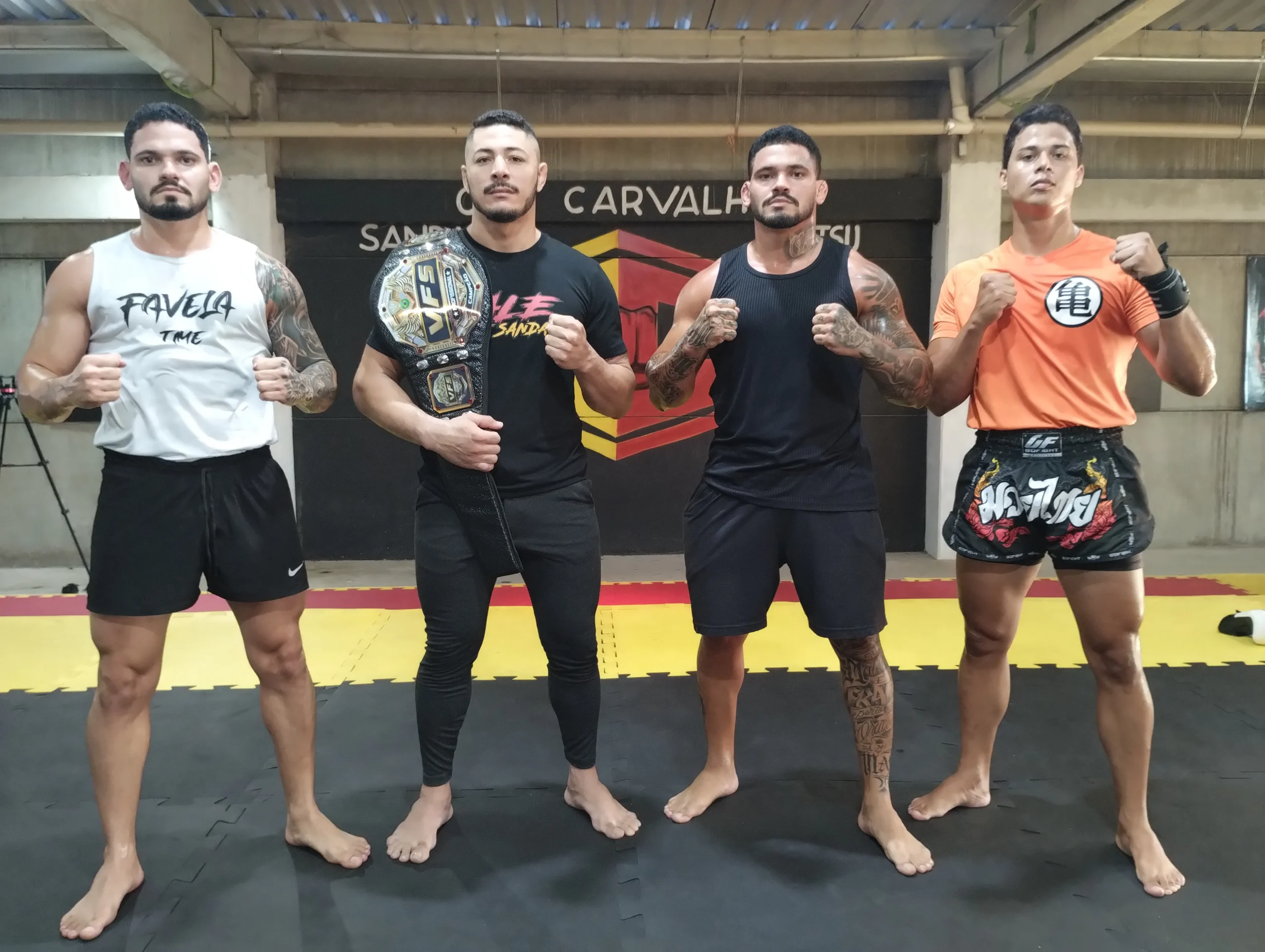 Luta de Boxe Chinês Sanda em Petrolina com atleta desferindo chute