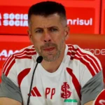 Paulo Pezzolano, técnico do Inter, em Gre-Nal no Beira-Rio