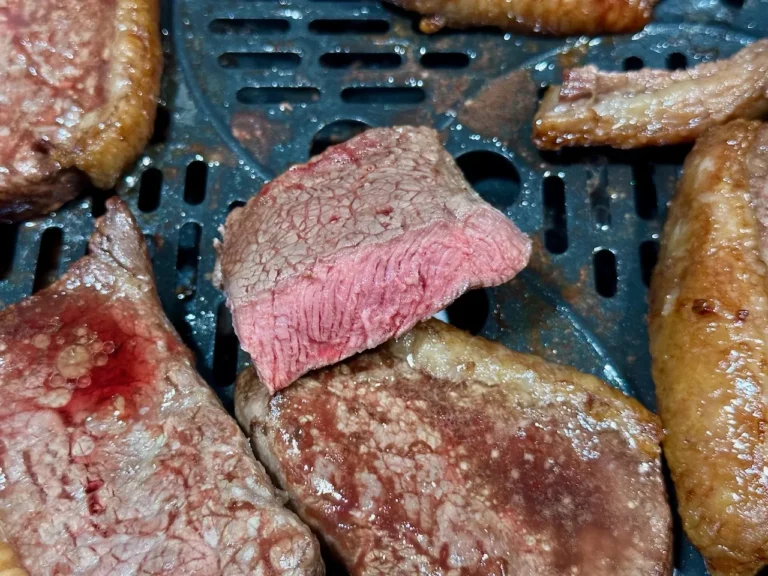 Picanha brasileira grelhada com gordura, em destaque global de culinária