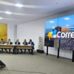 Gráfico simbolizando a reestruturação dos Correios com setas de mudança e finanças