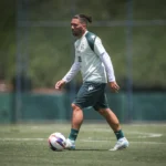 Diego Torres, meia do Guarani, em campo