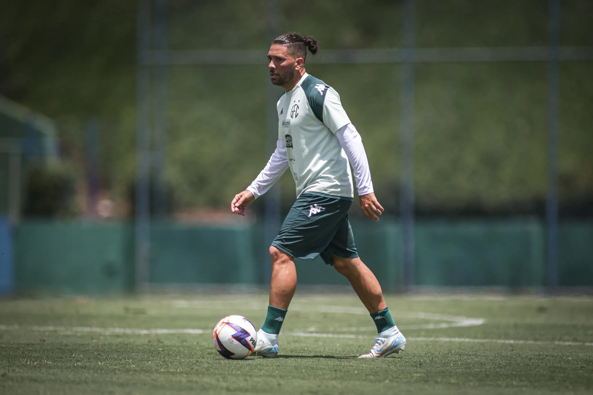 Diego Torres, meia do Guarani, em campo