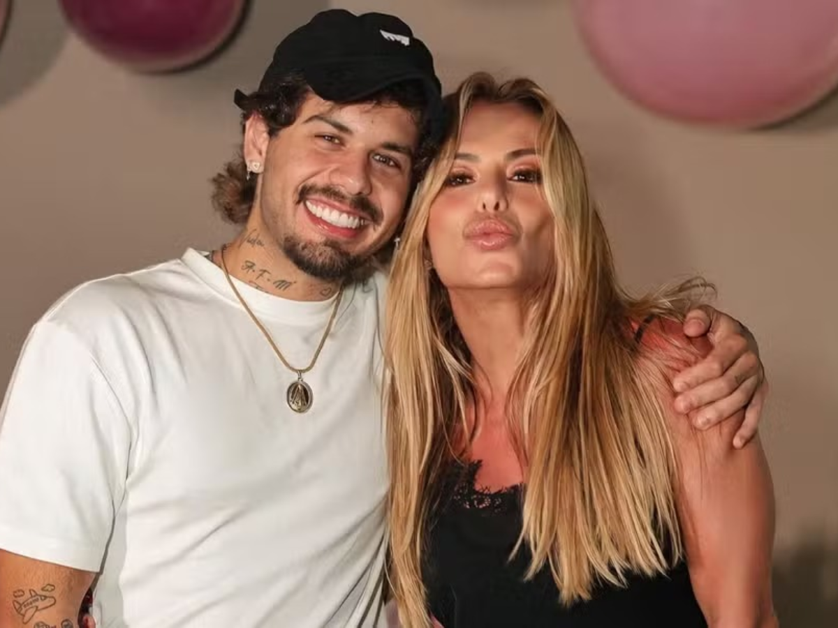 Poliana Rocha e Zé Felipe juntos na festa de aniversário simples