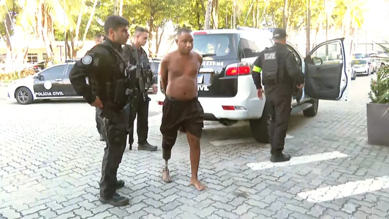 Policiais da DRE e CORE em operação na Pedreira com fuzil e suspeito