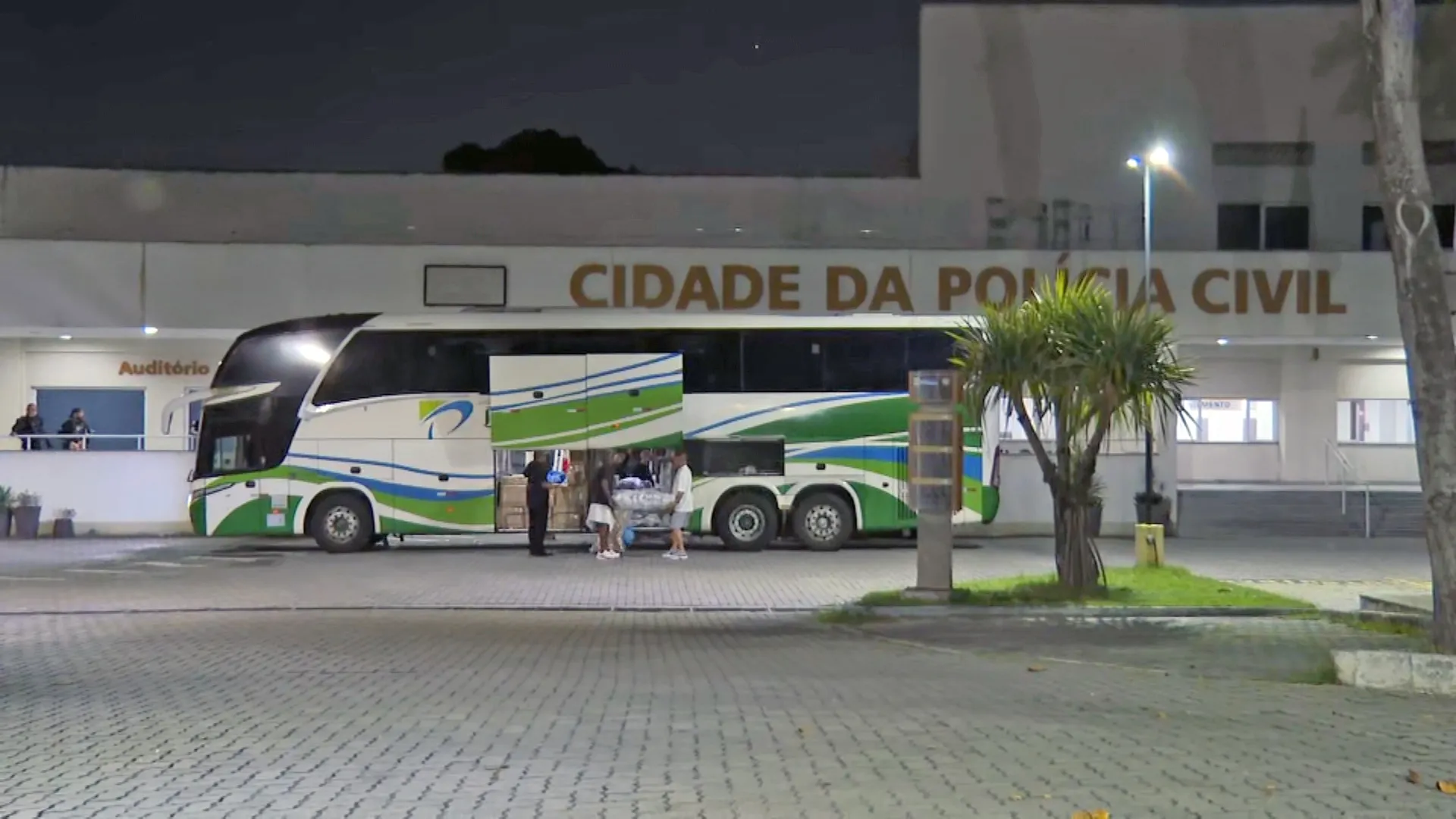 Polícia Civil intercepta ônibus com canetas emagrecedoras no RJ