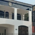 Policiais em ação contra o tráfico de drogas em Sarapuí