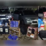 Carro com mercadorias apreendidas pela polícia em Presidente Epitácio