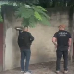 Polícia investiga fraude em financiamento de veículos, com agentes em ação.