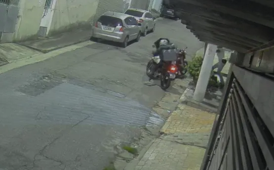 Policial feminina reagindo a assalto noturno na Casa Verde, SP