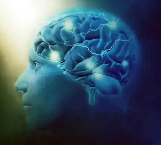 Grupo de estudantes colaborando em atividade prática em sala de aula, simbolizando a escola adaptada e o aprendizado interativo.