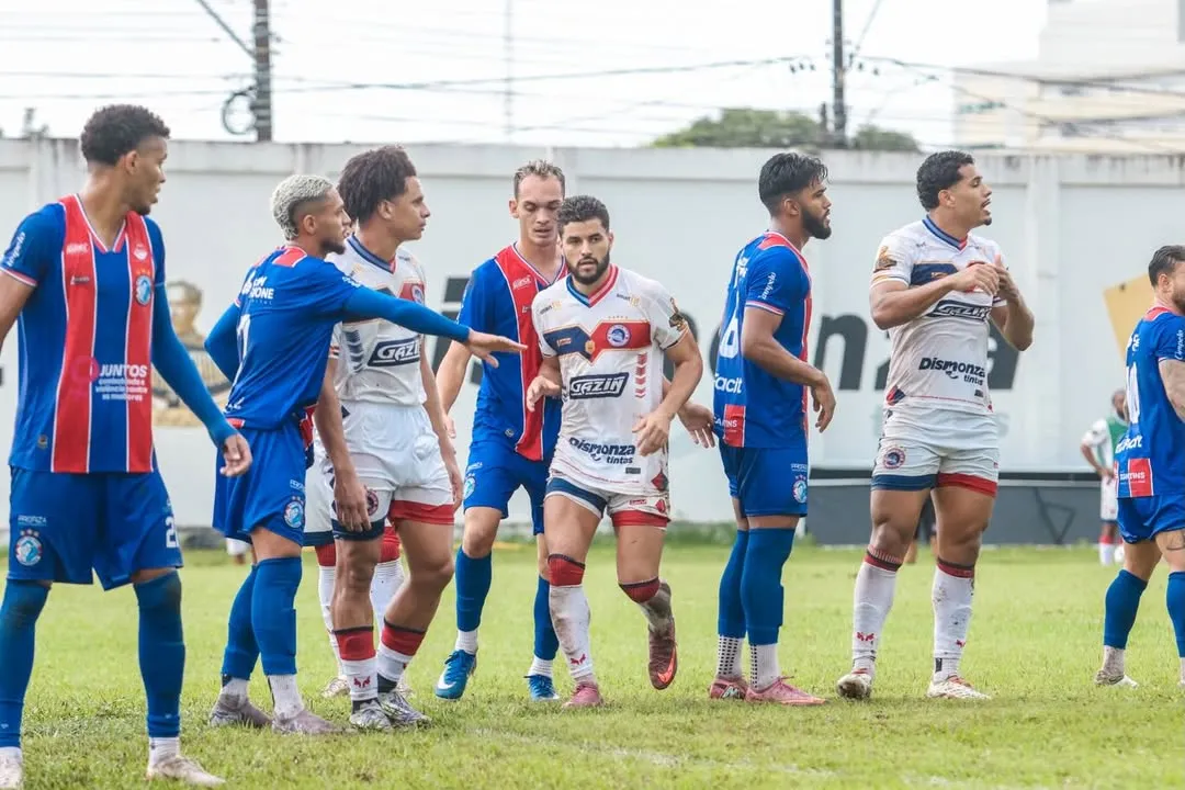 Partida de futebol Porto Velho Série D sob chuva intensa