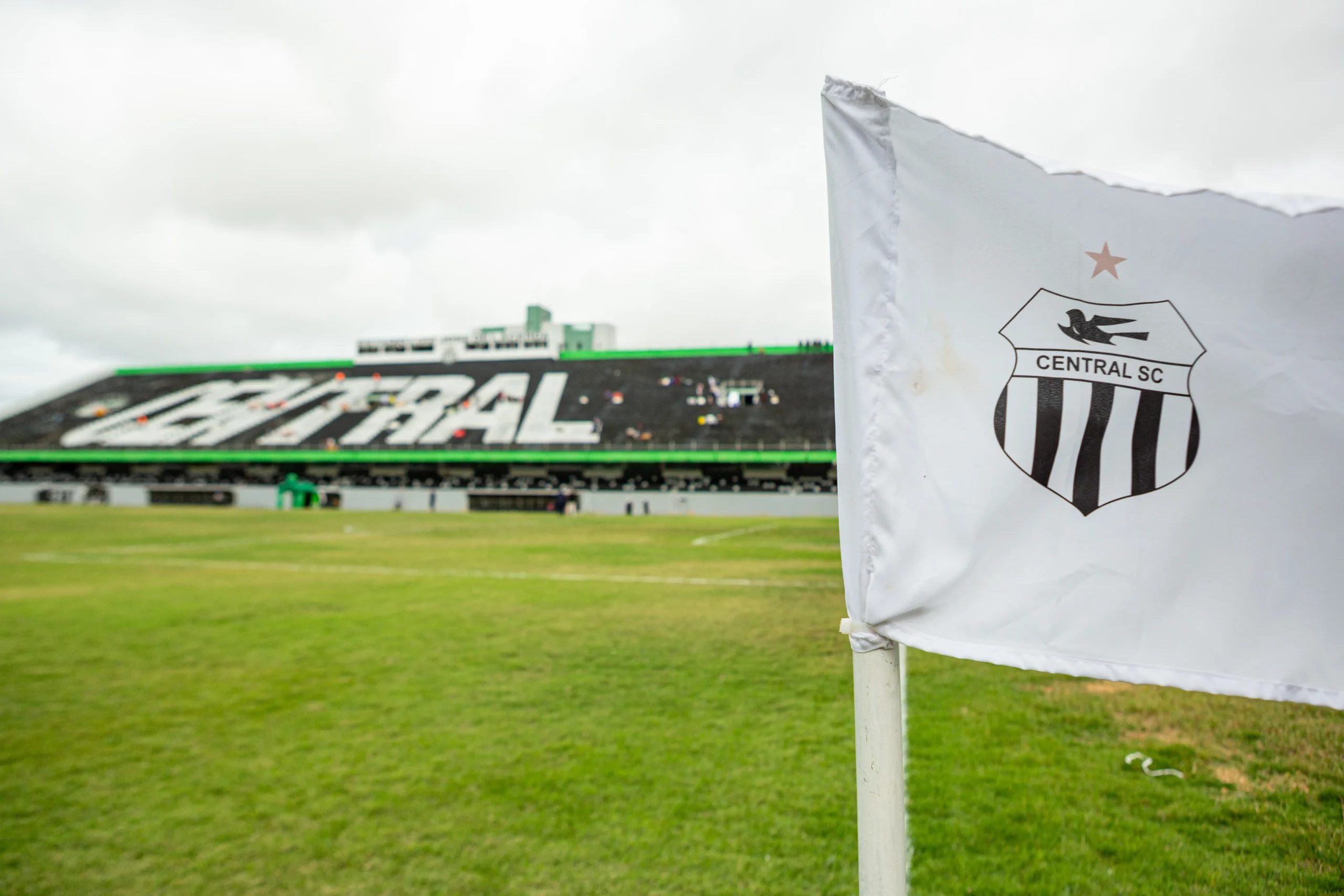 Lacerdão Caruaru, Estádio Central Patativa, campo de futebol vazio