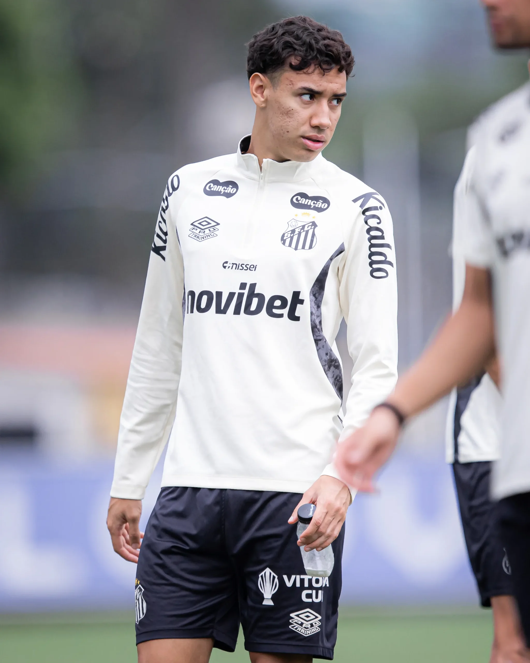 Gabriel Bontempo e Cuca em treinamento do Santos para melhorar desempenho ofensivo