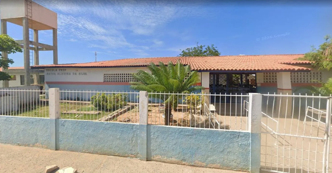 Professor afastado por conduta inadequada em escola de Juazeiro, Bahia.
