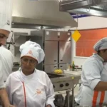 Chef pessoal cozinhando em domicílio, serviço de culinária personalizada