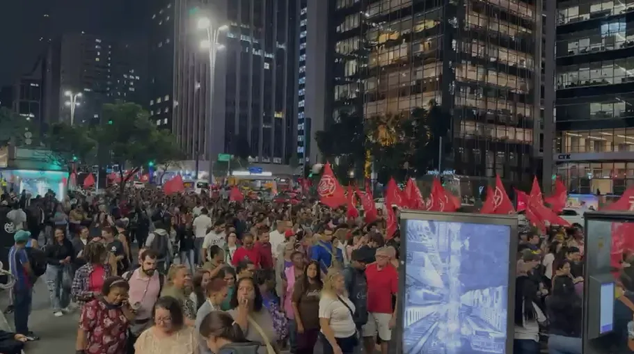 Protesto Avenida Paulista fim escala 6x1, manifestantes, movimentos sociais, redução jornada de trabalho