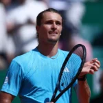 João Fonseca jogando tênis contra Alexander Zverev em Monte Carlo