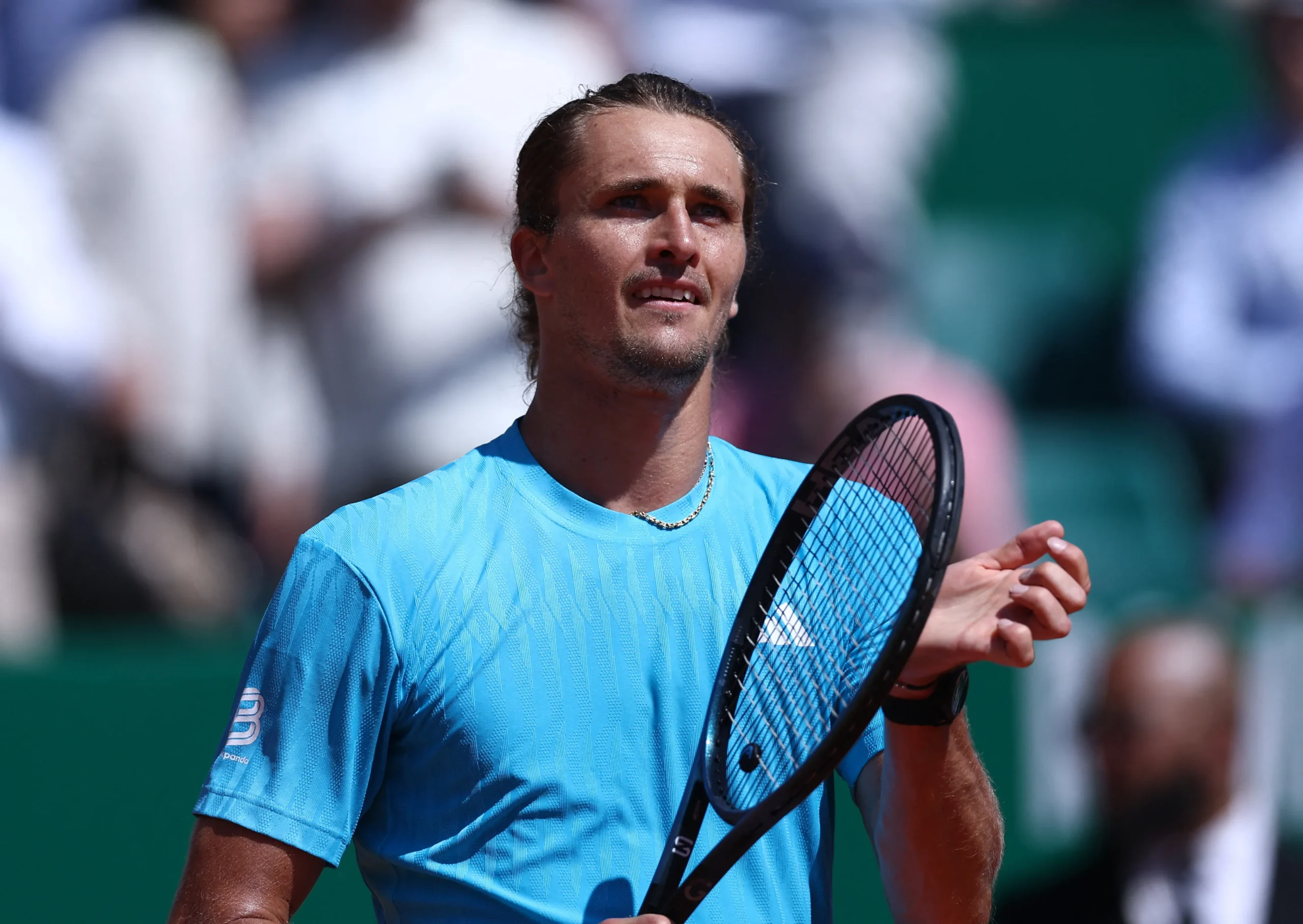 João Fonseca jogando tênis contra Alexander Zverev em Monte Carlo