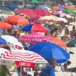 Calendário 2026 com feriados, planejamento de folgas, dias de descanso