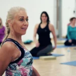 Grupo de mulheres maduras e idosas em consultório ginecológico