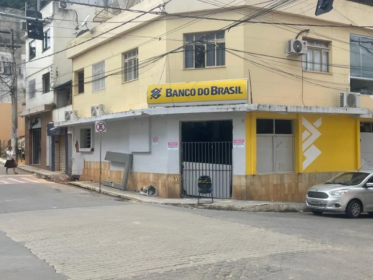 Polícia investiga assalto a banco com explosão e barricadas em Guidoval, Minas Gerais