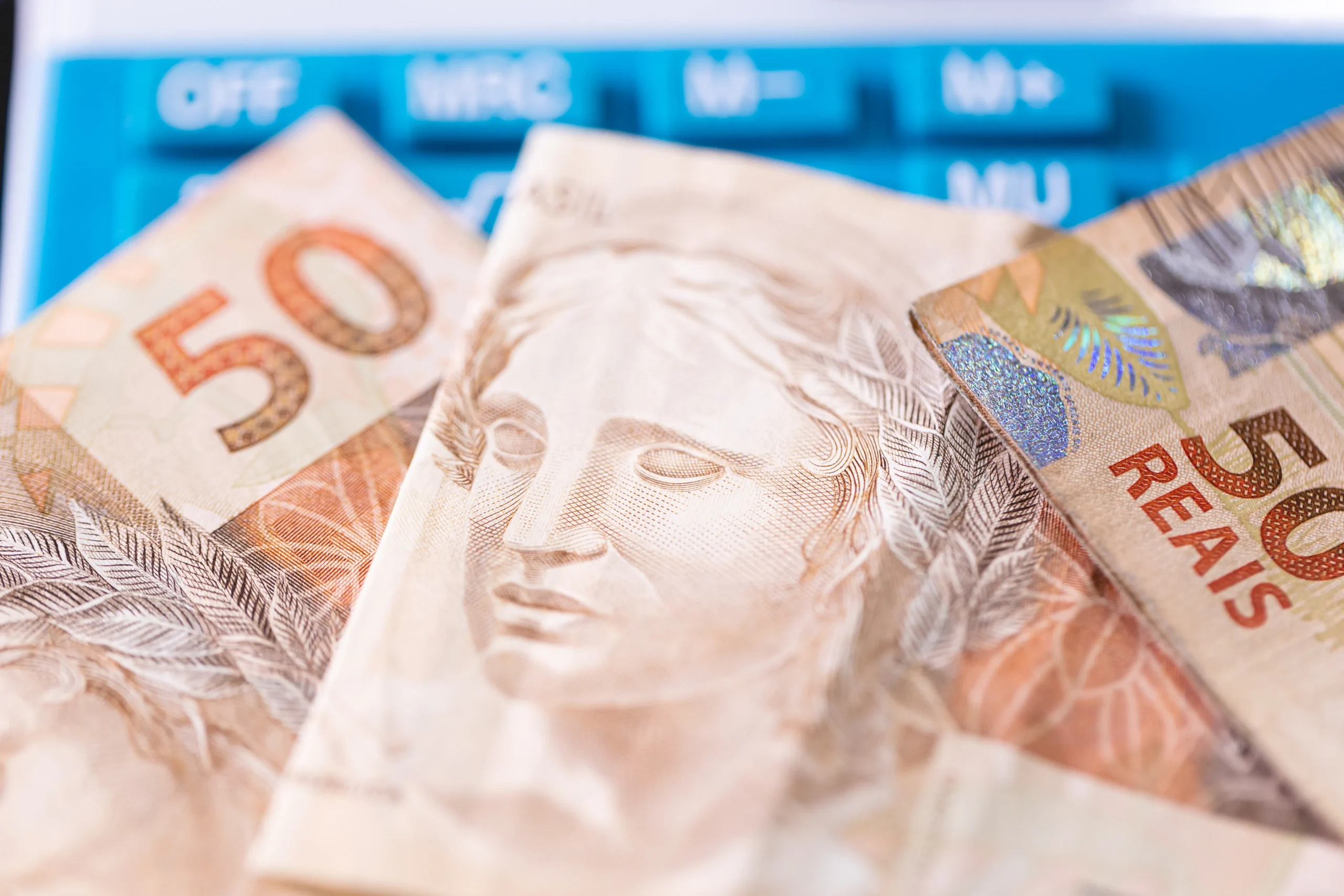 Pessoas com dívidas, endividamento no Brasil, problemas financeiros, pesquisa Datafolha