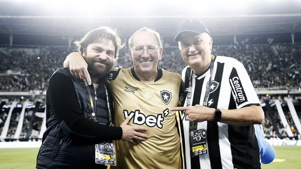 Membros do conselho da SAF Botafogo discutindo o futuro da gestão após a saída de John Textor, em um ambiente corporativo.