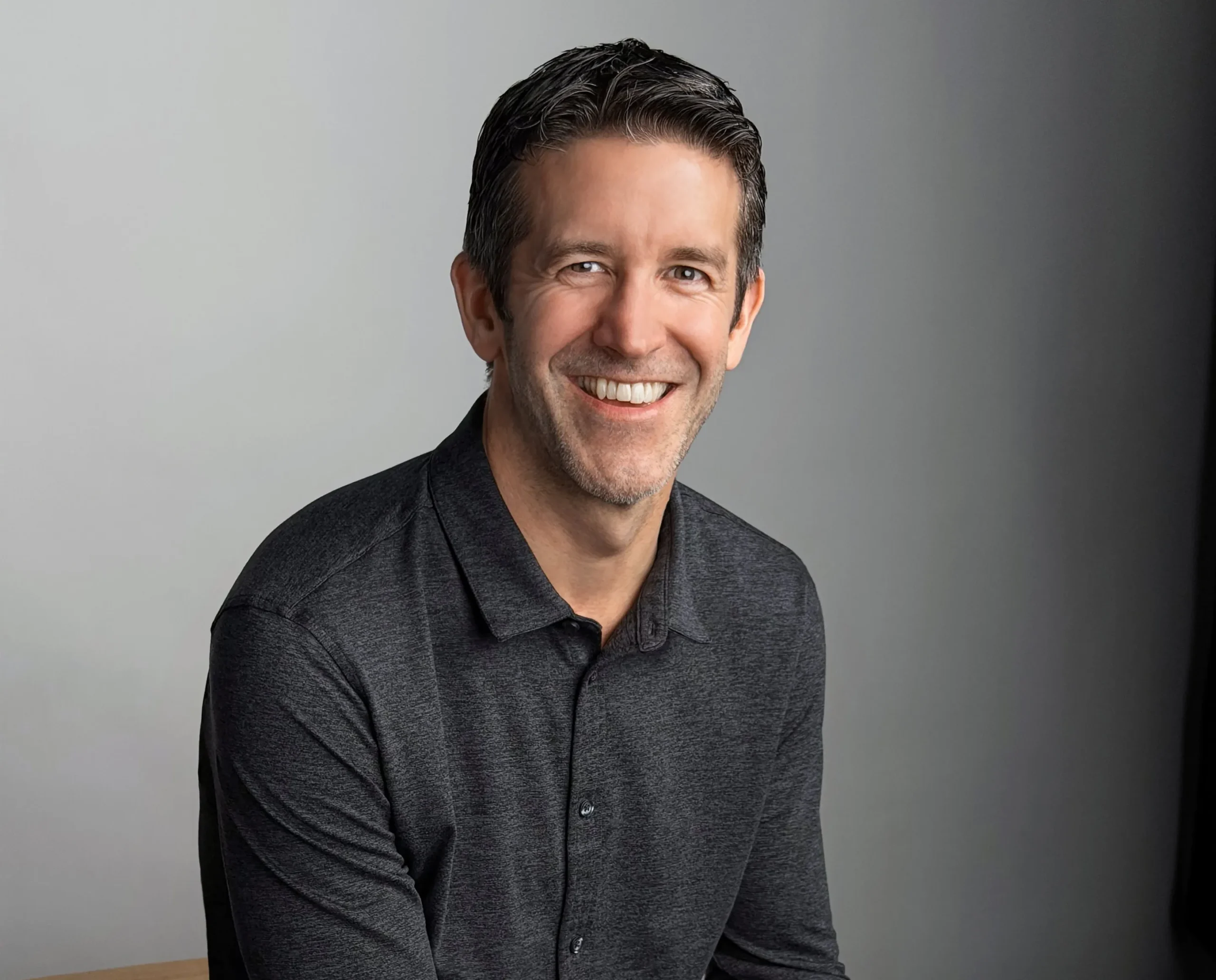 John Ternus, futuro CEO da Apple, em foto profissional