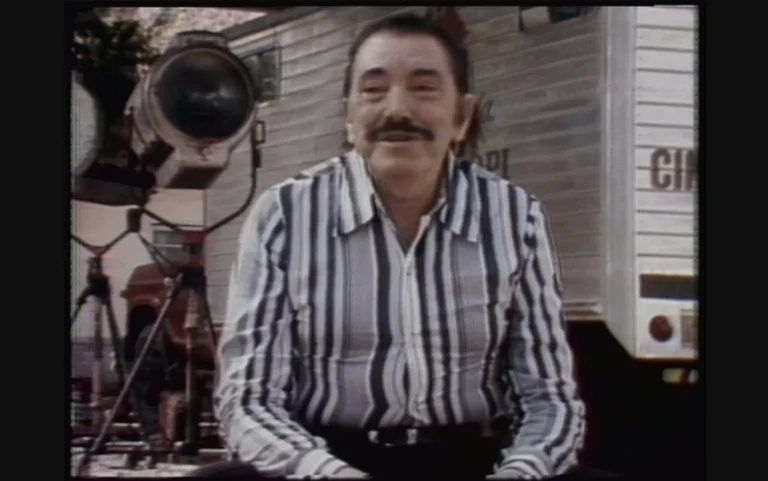 Amácio Mazzaropi sorrindo, com chapéu de caipira