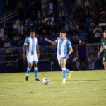Jogadores do Londrina em partida de futebol da Série B